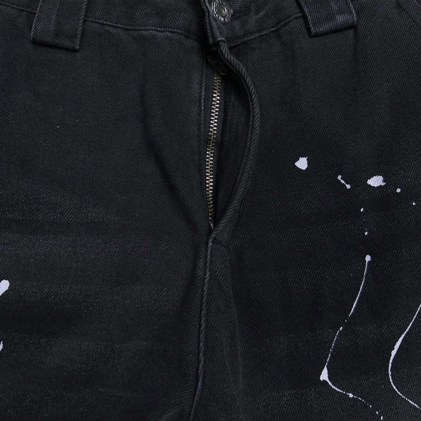 P250 GALLERY DEPT. 2026 New Retro Splashed Ink Splicing Couple Style Washed Loose Bootcut Jeans 🔥High Version🔥High Version🔥 Top Ceiling Quality Styles with different washed textures are very friendly to people with thin legs and thick legs. The bootcut version is very flattering to the leg shape. Moderate length that never goes out of style, easy and casual to match, basic styling for various styles, a must-have in the wardrobe! The fabric is stiff but also makes the upper body soft without losing texture. The washing process is even more perfect. It is a must-have item for everyone! ! ! Washed wheat, hang tag, pants label, three complete labels, color: black, size: 28, 30, 32, 34, 36 (five sizes)